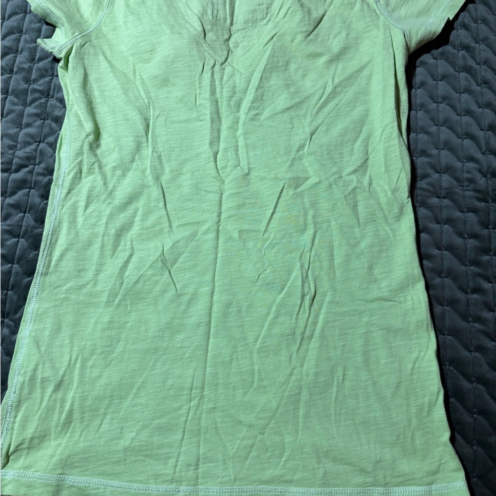 Abercrombie & Fitch‎ lime green short sleeve V-neck T-shirt floral design medium - Picture 6 of 7
